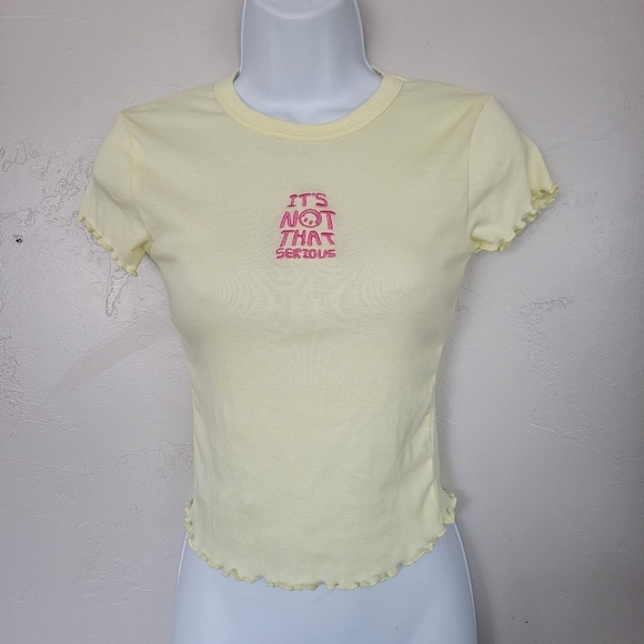 Rue21 XS Pale Yellow Short Sleeve Baby Tee T-shirt Pink Embroidered Graphic Y2K - Picture 1 of 6